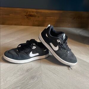 Nike Black and White Sneakers Classic Design